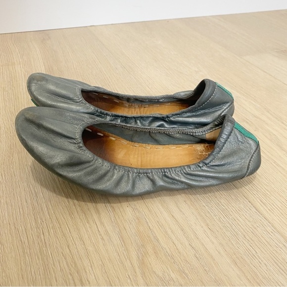 Tieks Metallic Pewter Silver Leather Slip On Ballet Flats Shoes - Picture 3 of 7